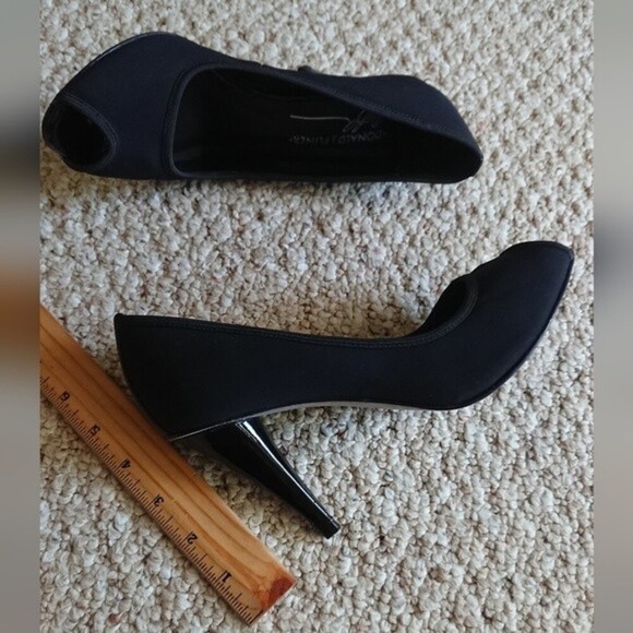 DONALD J PLINER FATIMA BLACK PEEP TOE HEELS -SIZE 7M - Picture 9 of 10
